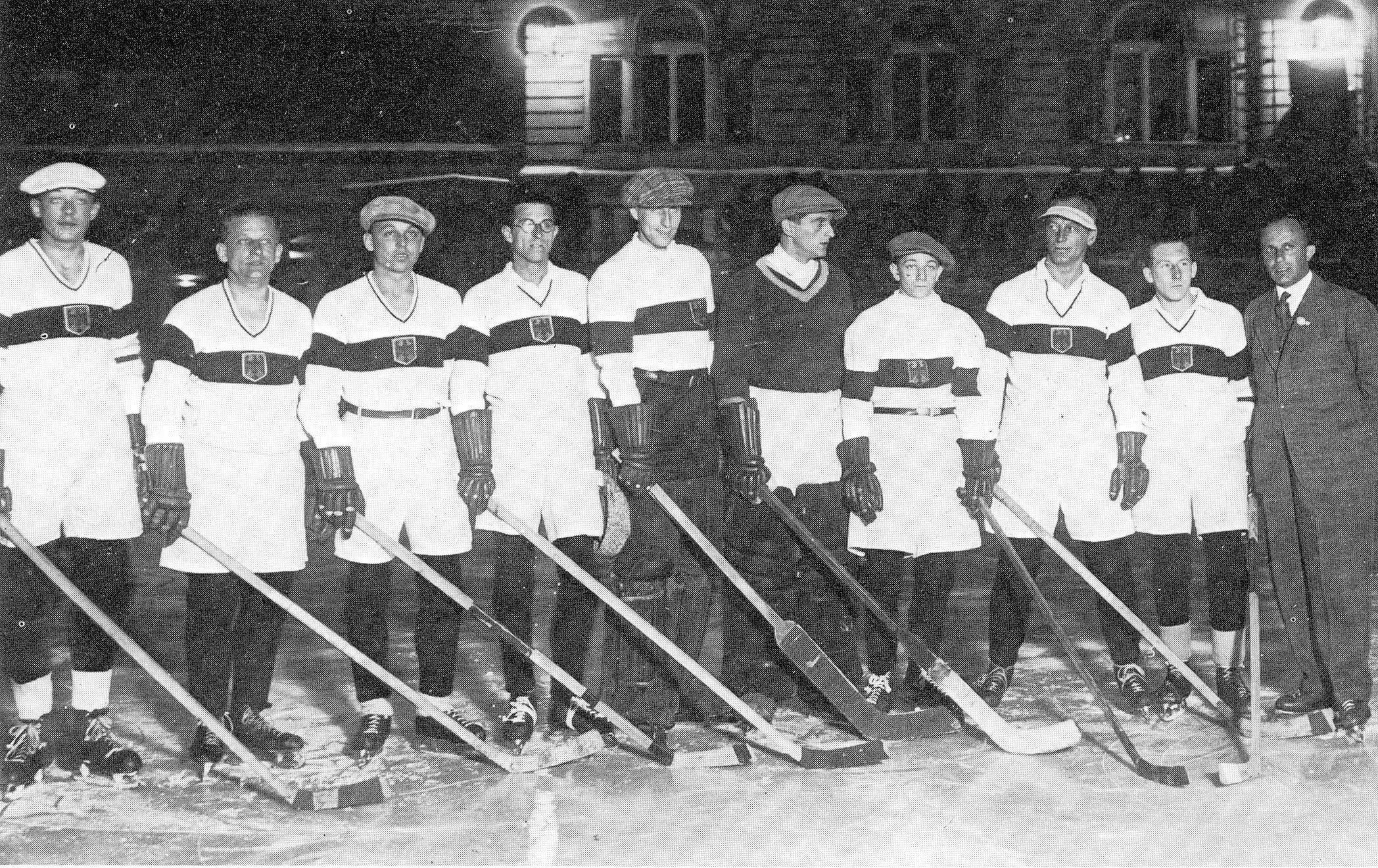 Тимът ан Германия. Най-вляво е Йенеке, а Руди Бол е седмият от ляво на дясно.