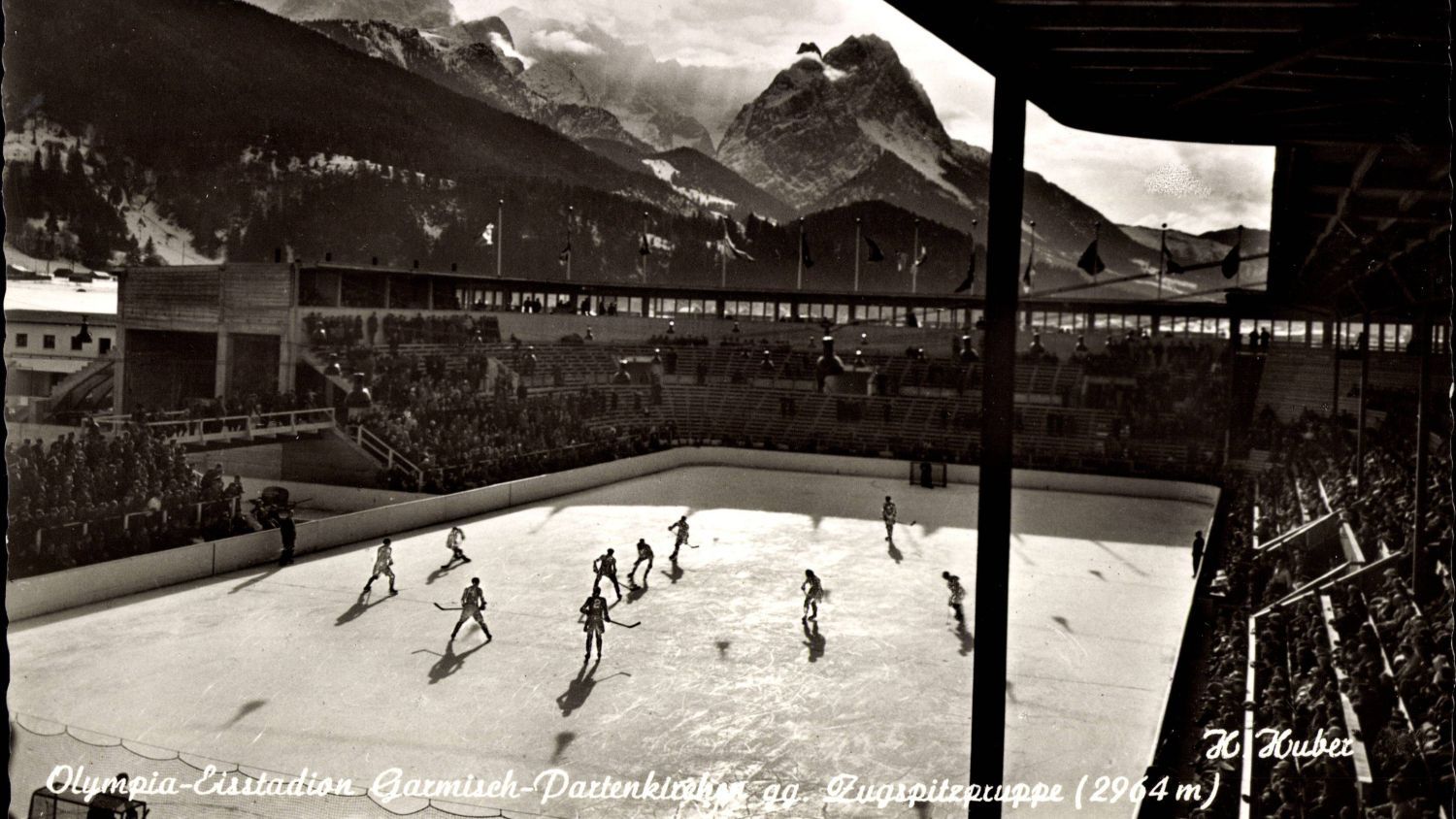 Така изглежда картичка със снимка от хокеен мач на игрите в Гармиш.