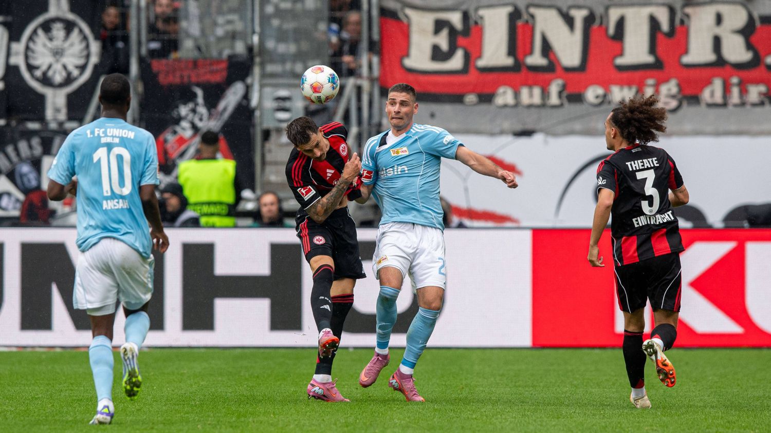 Унион може да задълбочи проблемите на Айнтрахт, въпреки треньорската смяна.