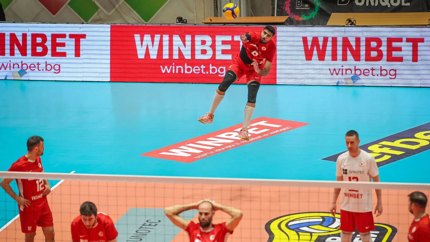 🏐 СУПЕР ВОЛЕЙ: Левски няма да имат трудности с ЦСКА в полуфинал №3
