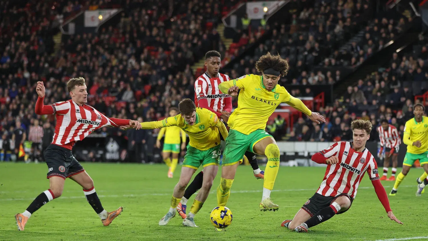 ⚽ ФУТБОЛ МИКС: Живителна победа за Норич в борбата за оставане