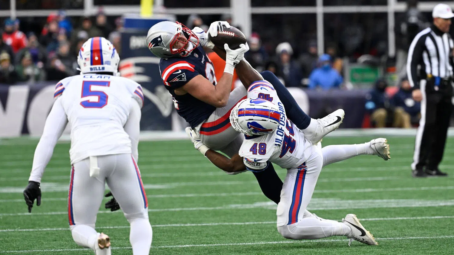 🏈NFL: Ню Инглънд ще продължи да чака за място в плейофите