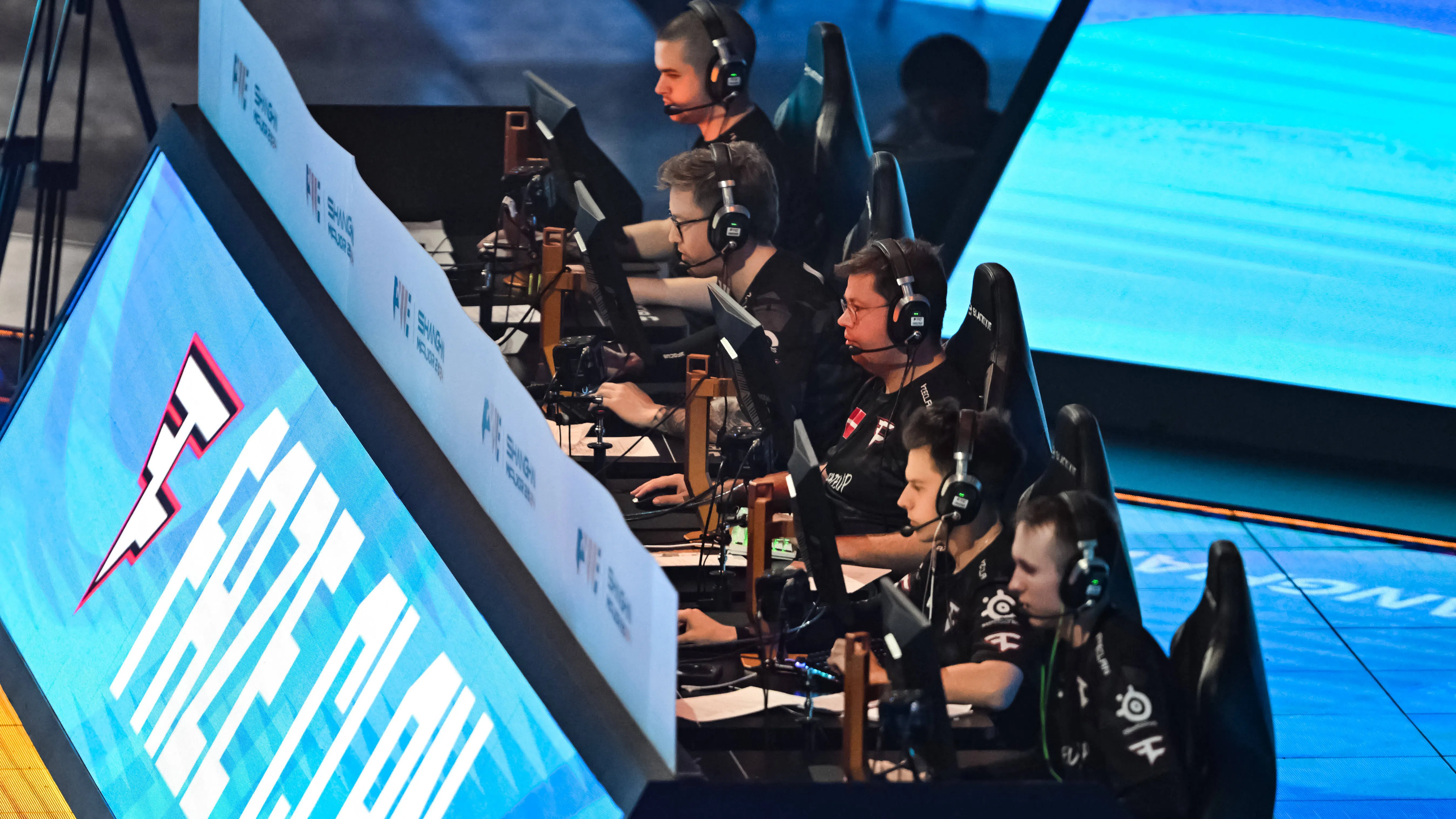 🎮 ESPORTS: s1mple и FaZe срещу XANTARES и Aurora в 