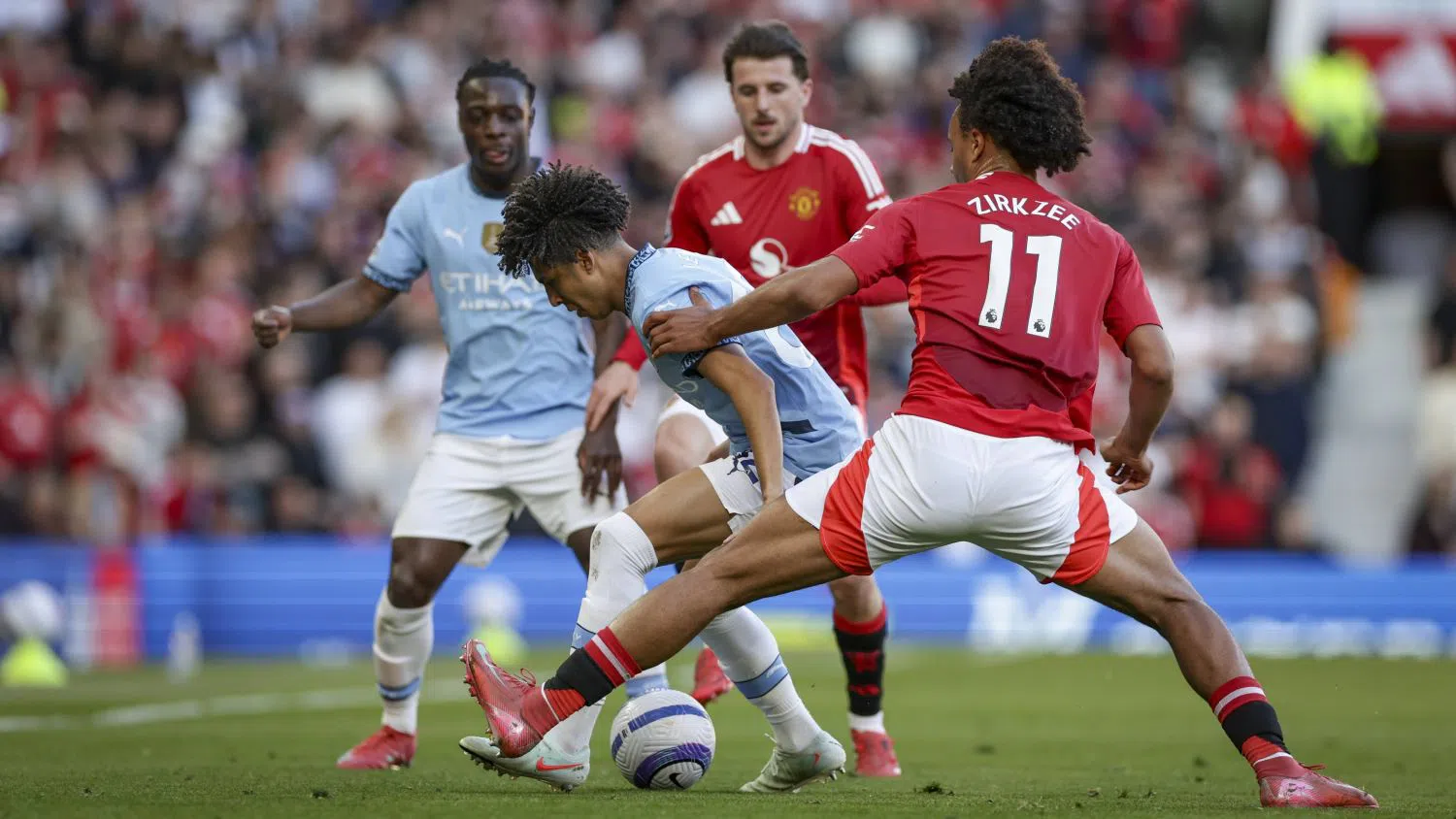 🏴 ВИСША ЛИГА: Гол-гол в дербито на Манчестър