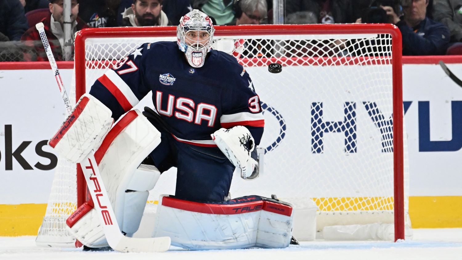 Вратарят на САЩ Конър Хелебюк ще има доста работа срещу Канада - много повече, отколкото срещу Швеция.