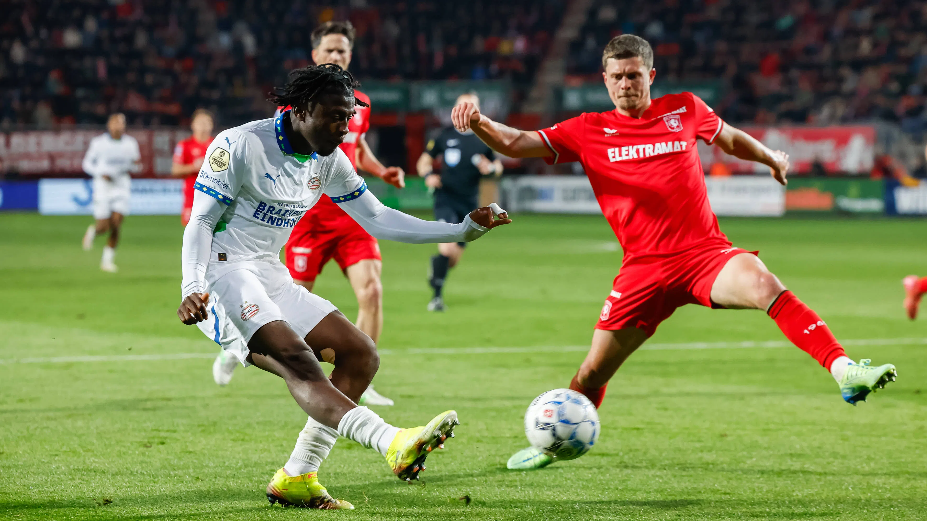 ⚽ ФУТБОЛ МИКС: ПСВ Айндховен ще победи клиентите си от Твенте 