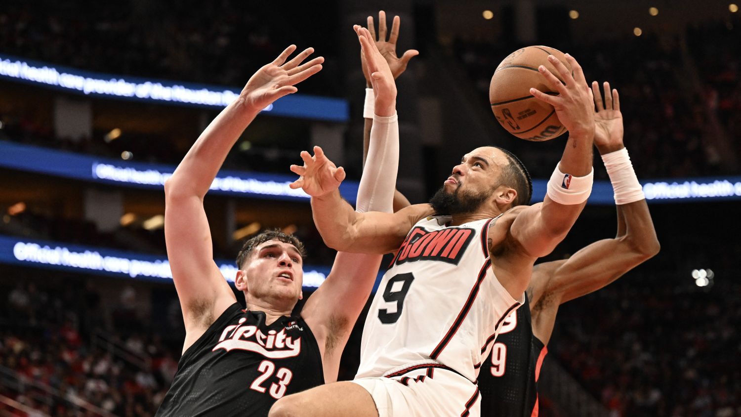 Хюстън и Портланд ще спретнат престрелка.