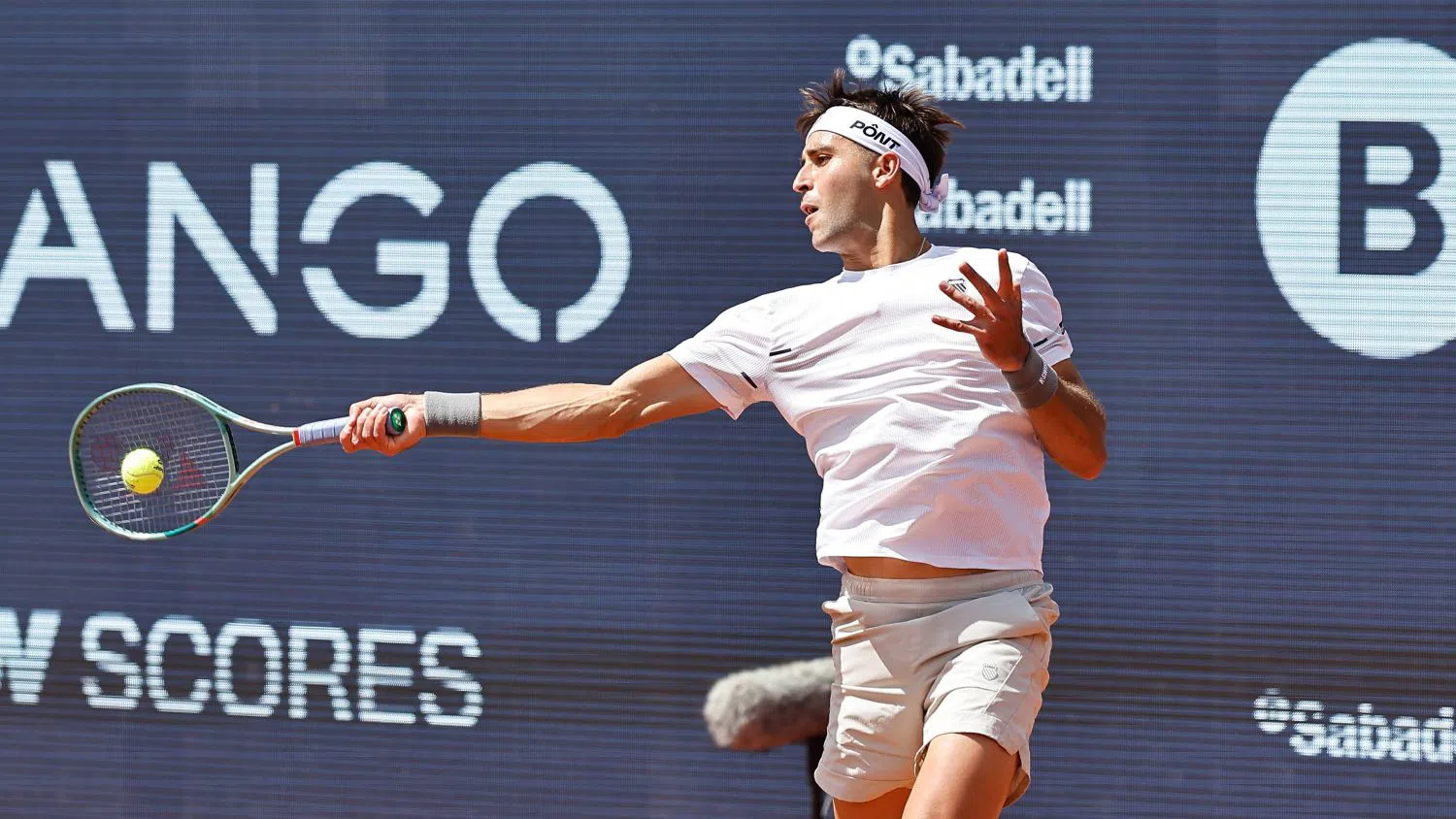 🎾 ТЕНИС МИКС: Лесна победа за Ечевери на осминафинал в Барселона