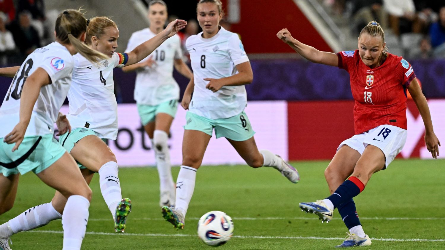 Норвегия има силно нападение, но и пропусклива защита.