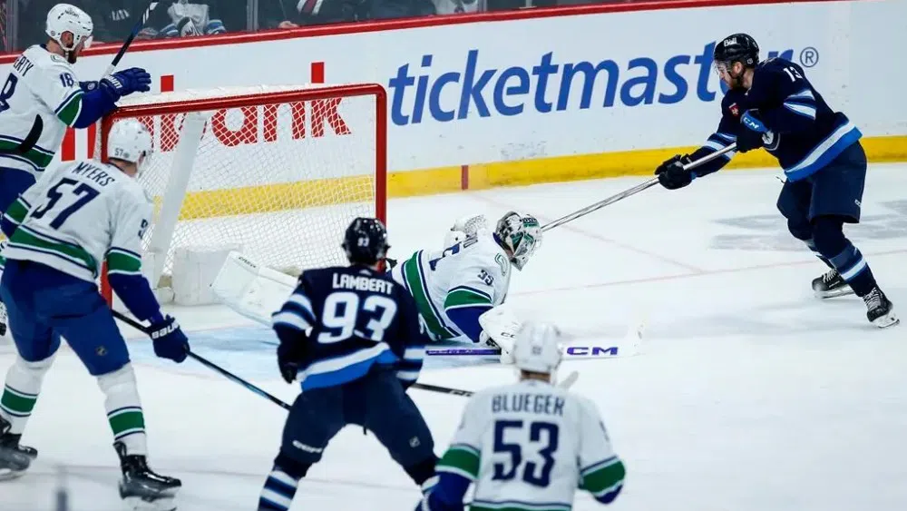 🏒 NHL: Оувър от Ванкувър Кенъкс и Уинипег Джетс