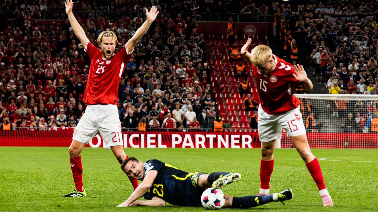 Двубоят между двата съперника в Копенхаген завърши 0:0.