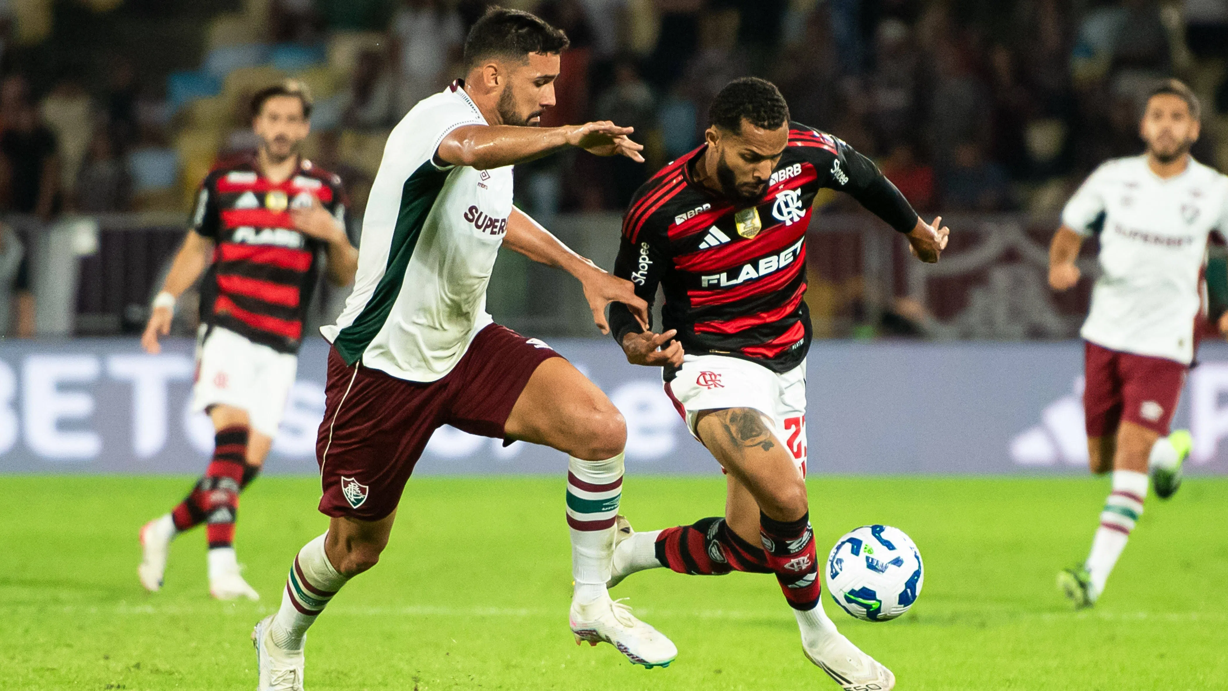 ⚽ ФУТБОЛ МИКС: Много страсти и картони в дербито Флу-Фла 