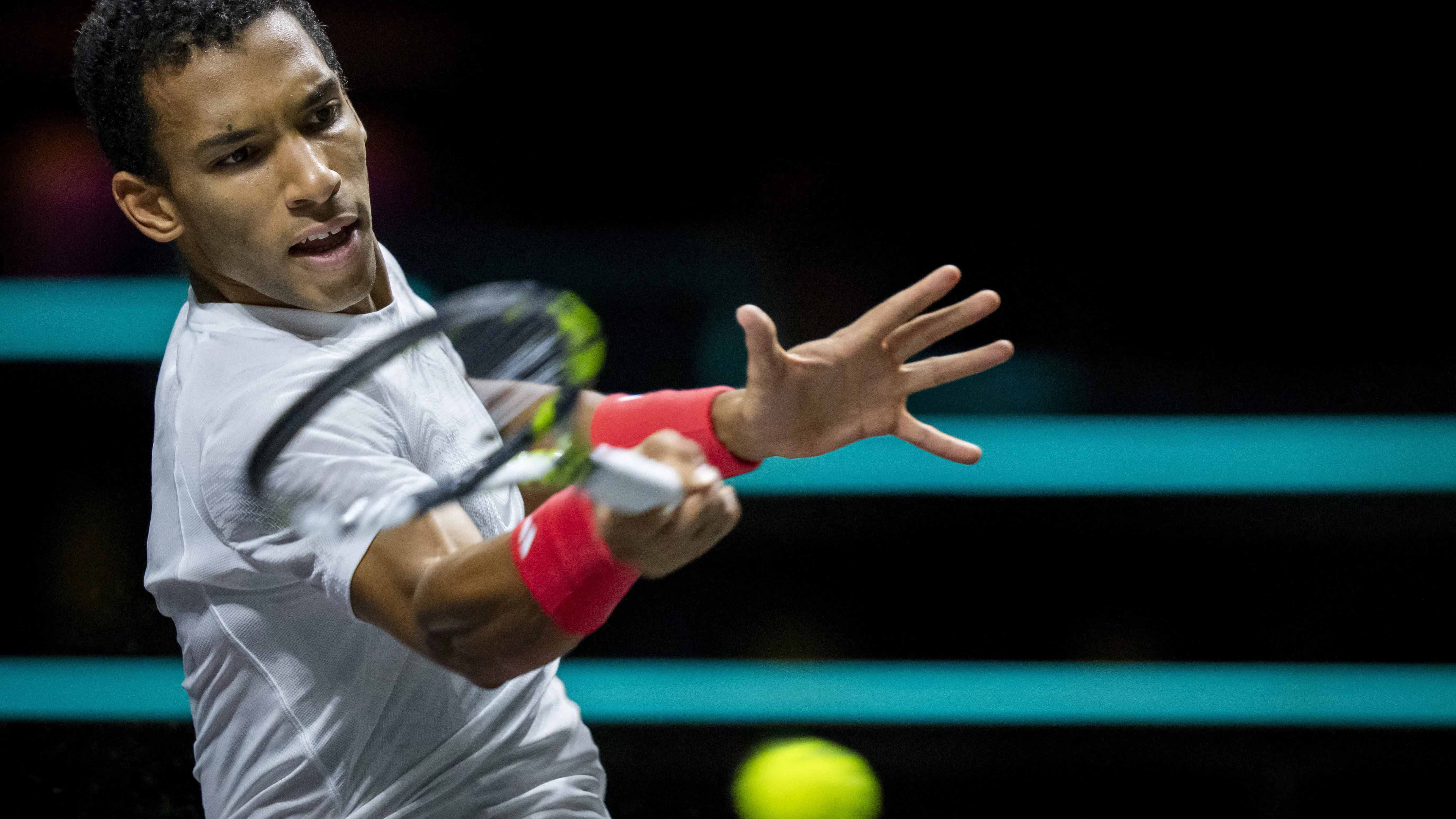 🎾 ТЕНИС МИКС: Победа пред родна публика за Феликс Оже-Алиасим