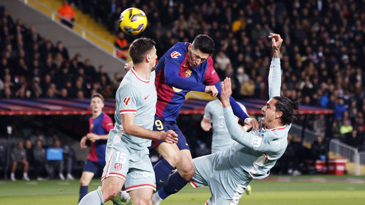 Роберт Левандовски нямаше повод за радост след последния си мач срещу Атлетико Мадрид.