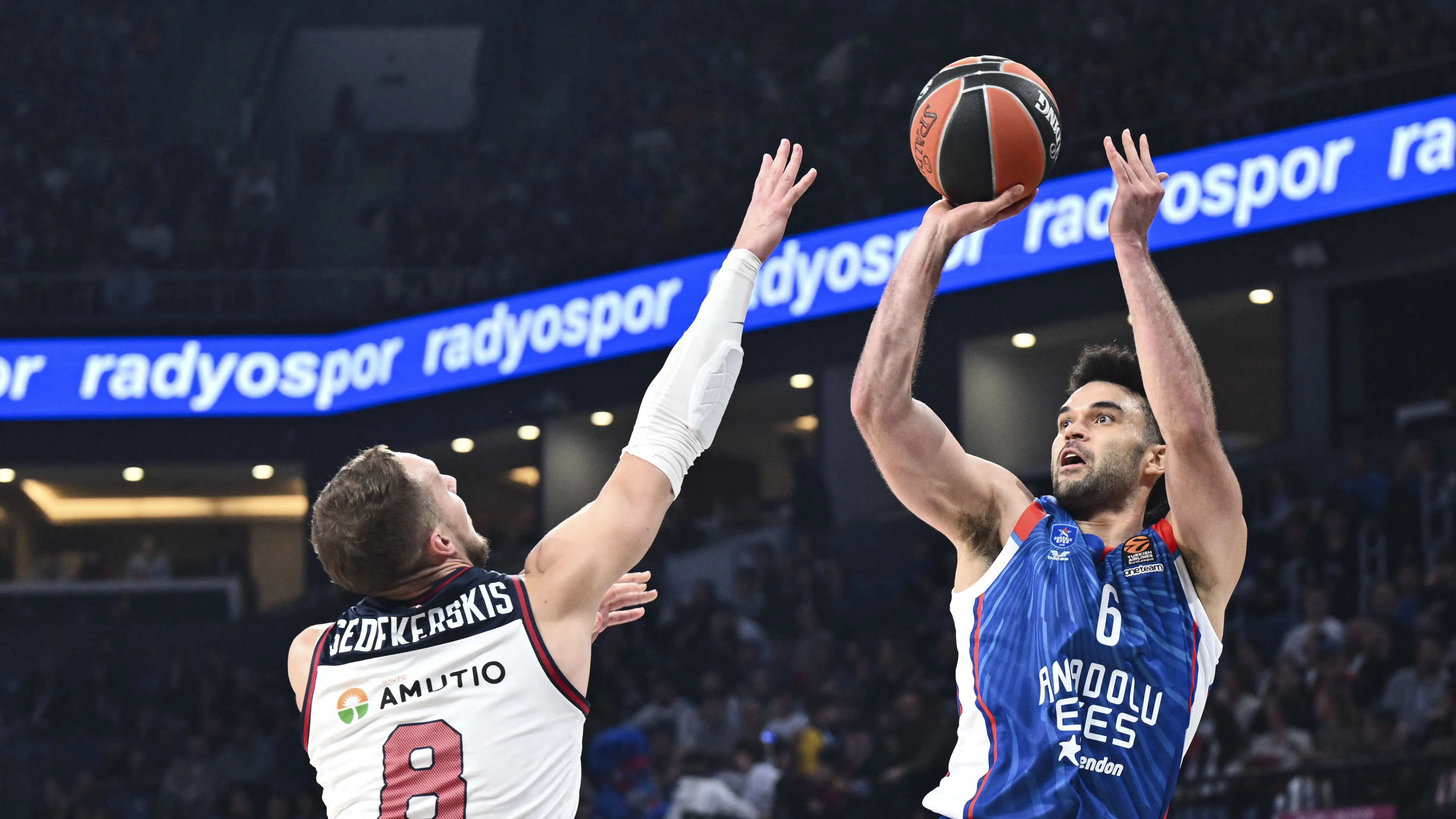 🏀 ЕВРОЛИГА: Анадолу Ефес ще бият пети пореден кръг
