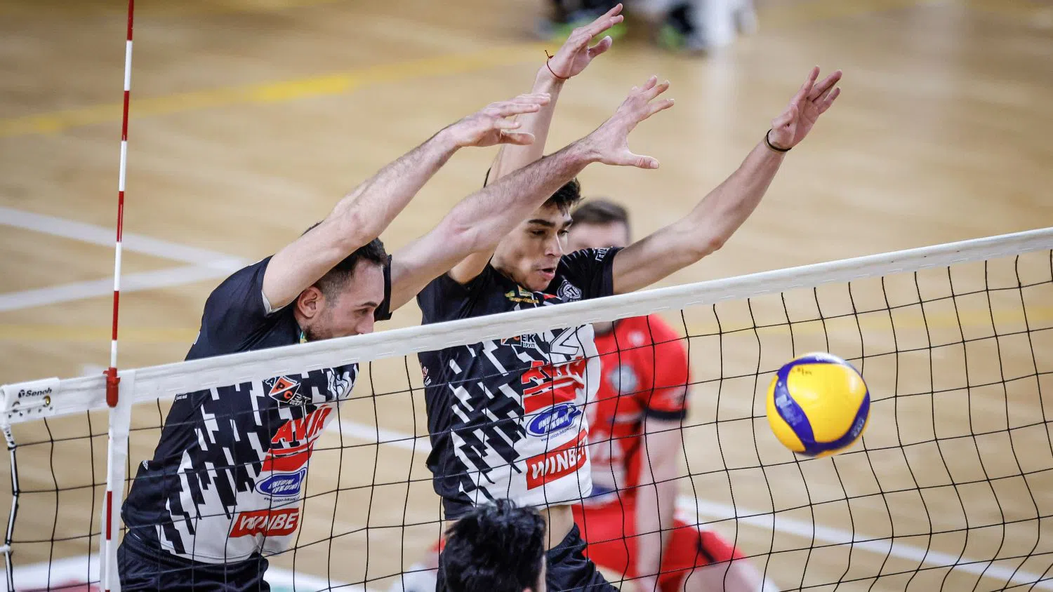 🏐 СУПЕР ВОЛЕЙ: Левски и Локомотив Авиа приключват сериите в по два мача