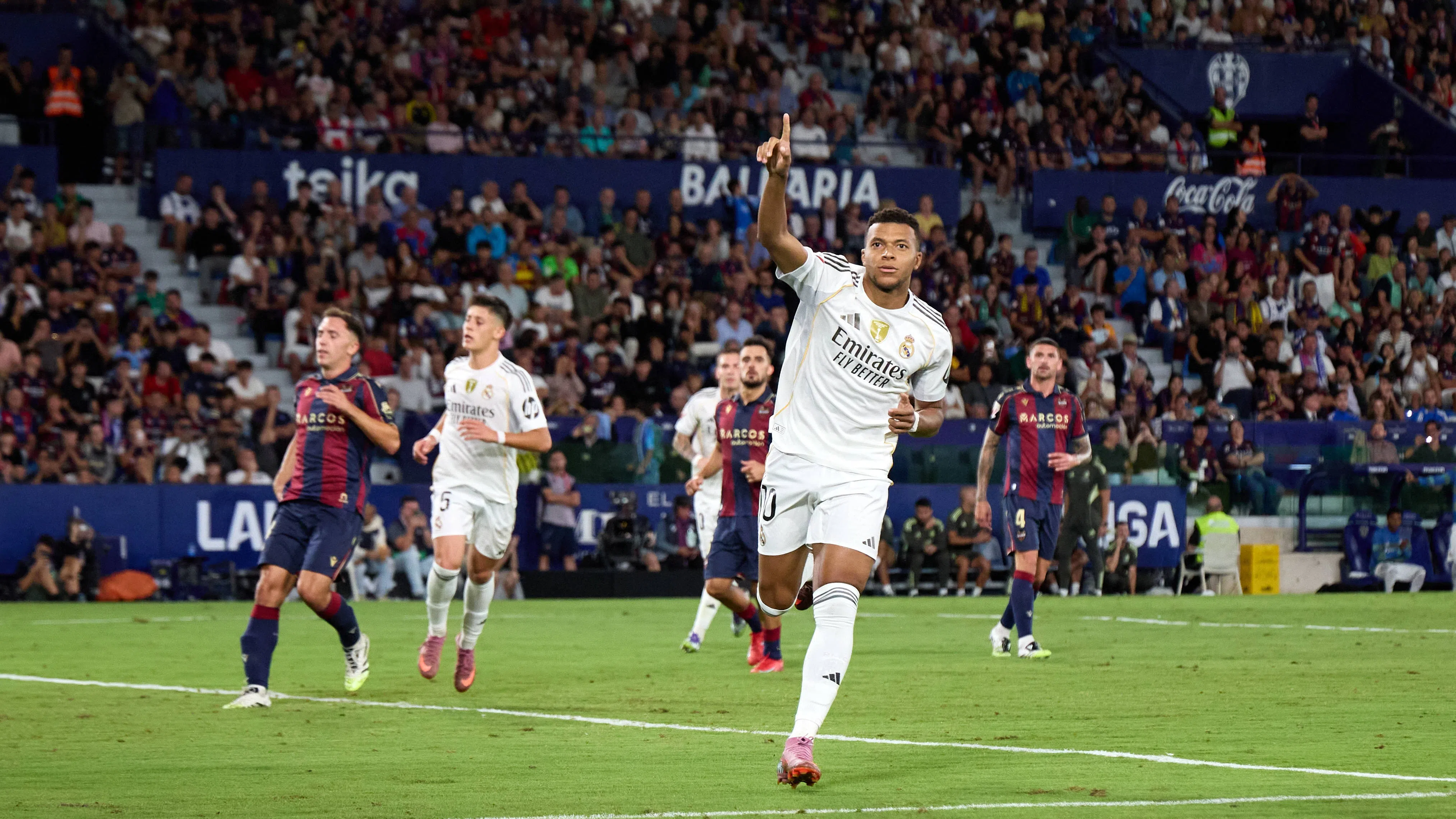 🇪🇸 ЛА ЛИГА: Реал Мадрид влиза с повече аргументи в Ел Класико