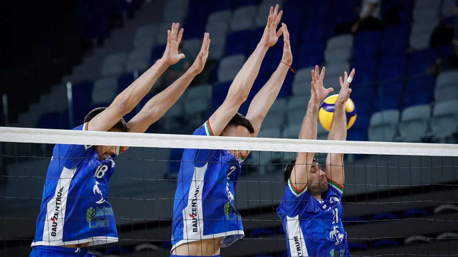 🏐 СУПЕРВОЛЕЙ: Лесна победа за Левски в първия полуфинал срещу Берое
