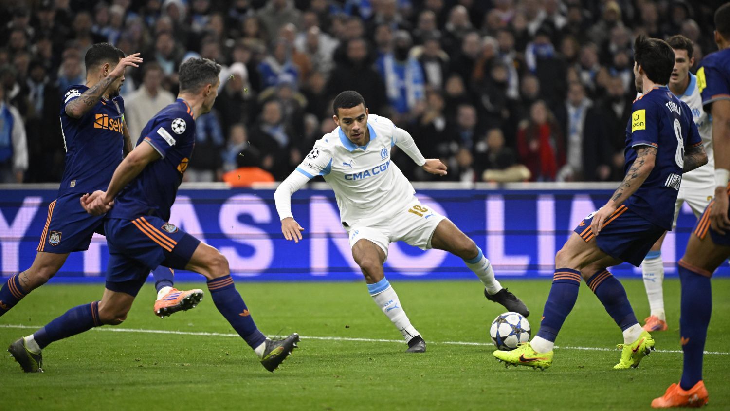 Мейсън Грийнууд е в блестяща форма.