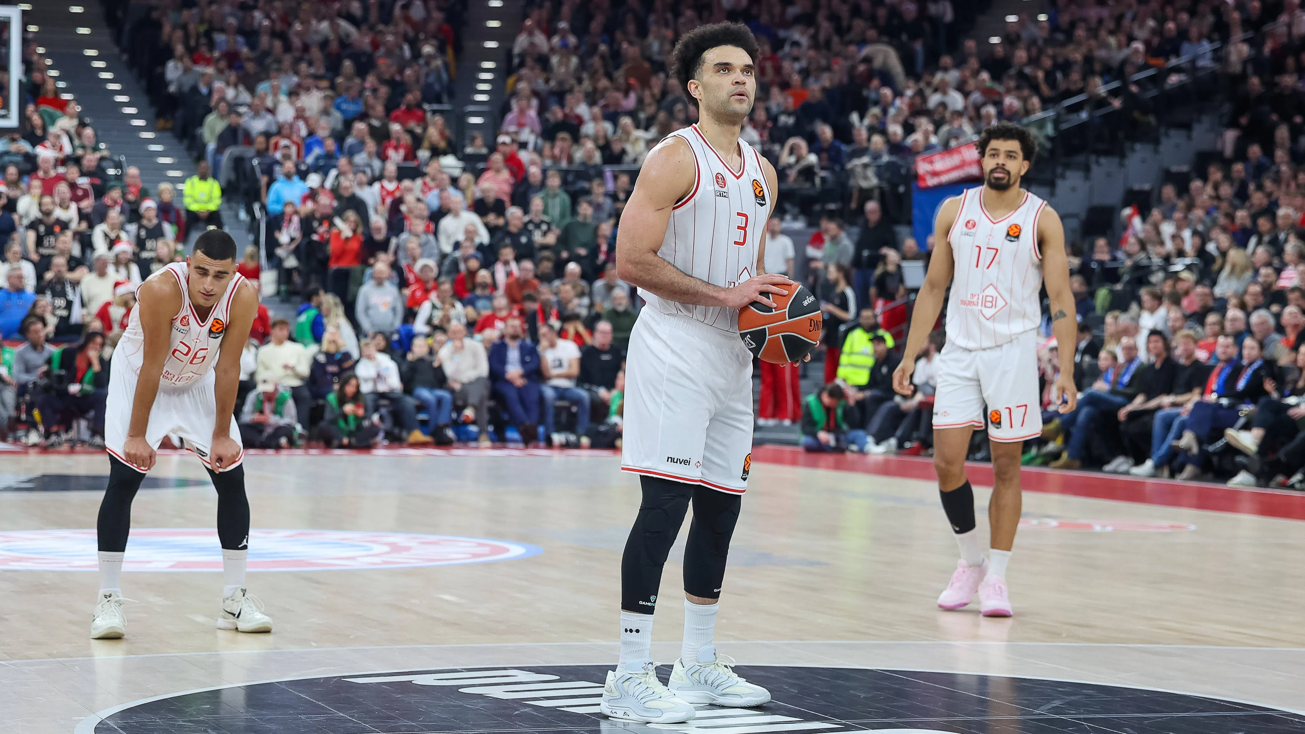 🏀 ЕВРОЛИГА: Точкови фойерверки от Апоел за край на годината