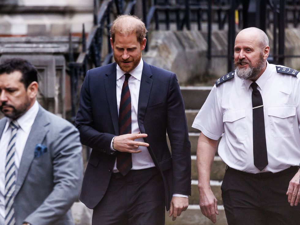 „Палав уикенд“: Закачливи съобщения на принц Хари до журналистка излязоха наяве в съдебен процес