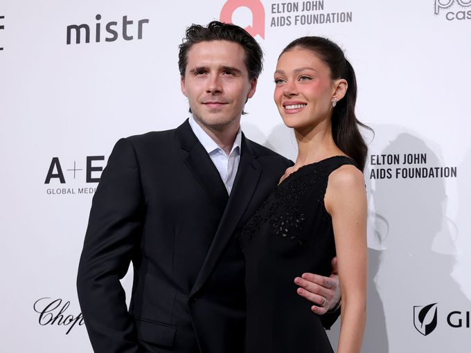 Никола Пелц изненада със смел шпагат: Но не това шокира феновете (Снимка)