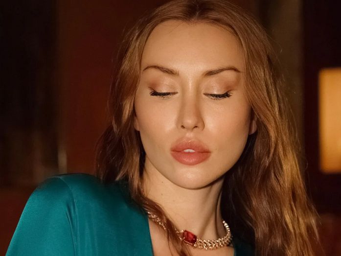 Ергенът Стоян зададе провокативен въпрос за роклята на Санта Китана, реакцията ѝ беше мълниеносна