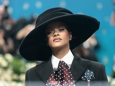 Краят на едни сложни отношения: Бащата на Риана си отиде след помирението им