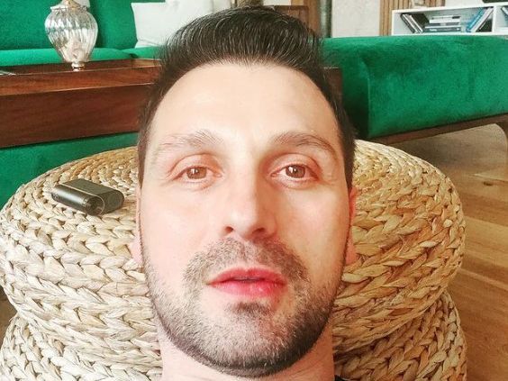 Сано показа луксозната каравана, където отпразнува годишнина с красивата Нели (Снимки и видео)