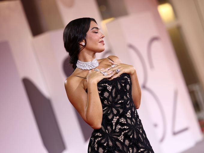 Джорджина Родригес блесна в неотразима секси рокля с гол гръб на вечеря в Белия дом (Снимки)