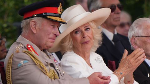 Крал Чарлз III и кралица Камила представиха официално избрания от