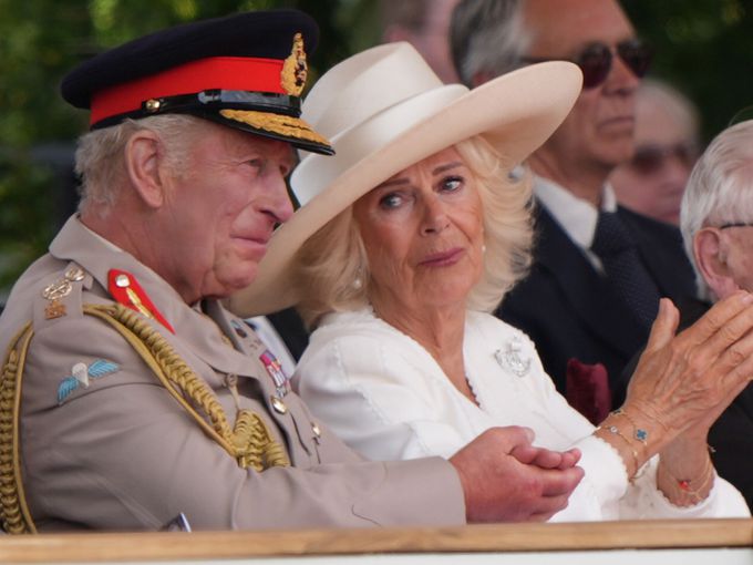 Удар с токче: Как кралица Камила се защити от сексуално посегателство