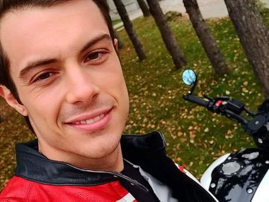 Филип Буков разгорещи женските страсти само по... шейкър