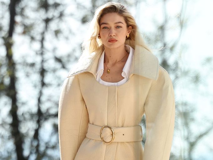Шоуто на Jacquemus в Париж: на модния подиум - Джиджи Хадид и Витория Черети, сред гостите - Джулия Робъртс и Кайли Дженър