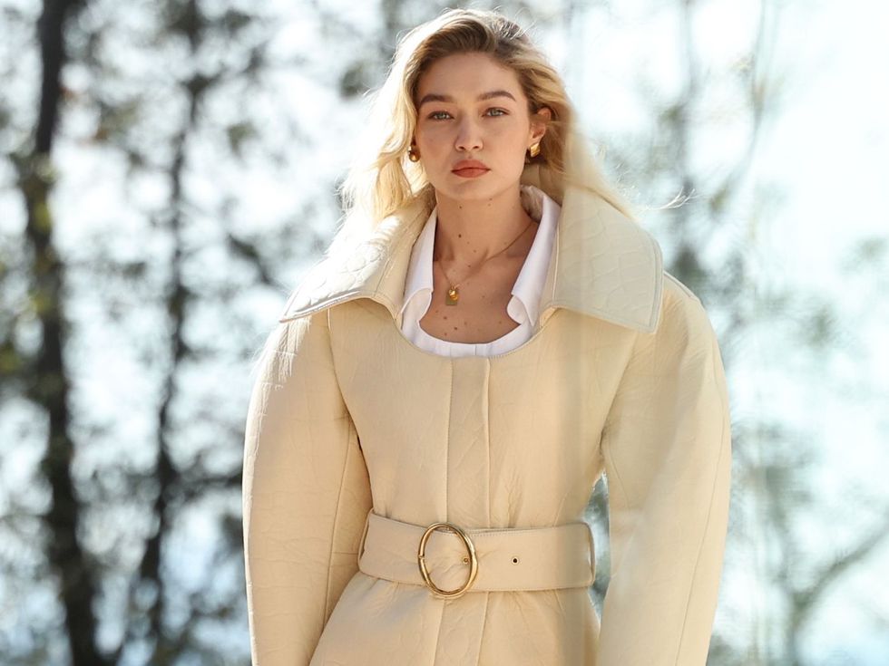 Шоуто на Jacquemus в Париж: на модния подиум - Джиджи Хадид и Витория Черети, сред гостите - Джулия Робъртс и Кайли Дженър