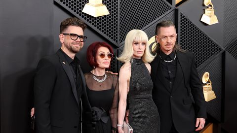 Шарън Озбърн се разплака когато се появи на сцената по