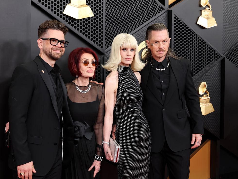 Сълзи на сцената и тиха болка на червения килим: Шарън и Кели Озбърн на „Грами“