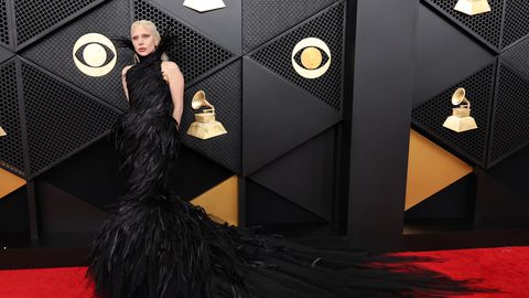 Червеният килим на наградите Грами винаги е бил най забавният