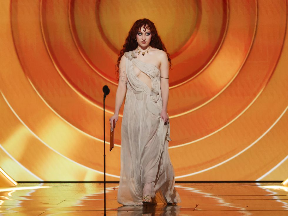 Най-зле облечените звезди на „Грами“ 2026: Хайди Клум и Чапъл Роан поведоха парада на модните недоразумения (Снимки)