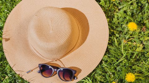Това лято няма как да минем без най важния летен аксесоар