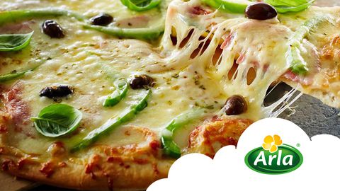 Необходими продукти 200 гр доматен сос за пица4 слайса пушен свински