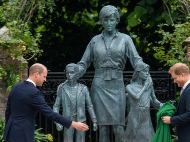 Битка за паметта на принцеса Даяна: ето какво планират Уилям и Хари за 30-годишнината от смъртта на майка си