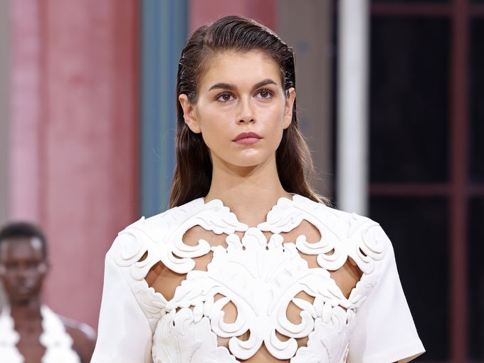 Ревюто на Valentino пролет-лято 2024 г. - шивашки урок по съвременен класически стил