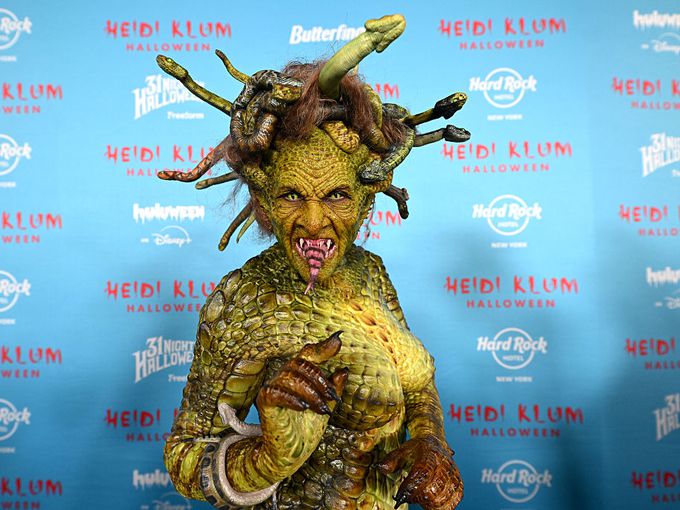 Кралицата на Хелоуин: Хайди Клум и костюмът, който е обличала в продължение на 10 часа (Снимки)