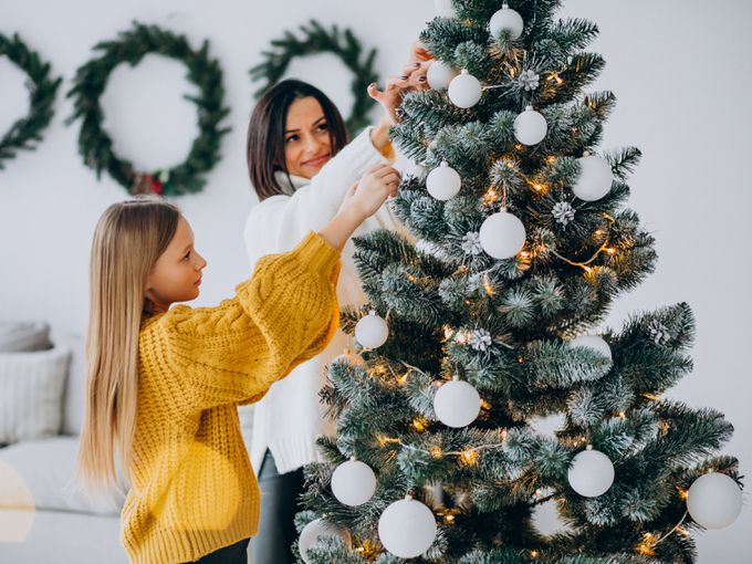 Кога не трябва да украсяваме елхата: 5 дати през декември 2025, които привличат само негативна енергия