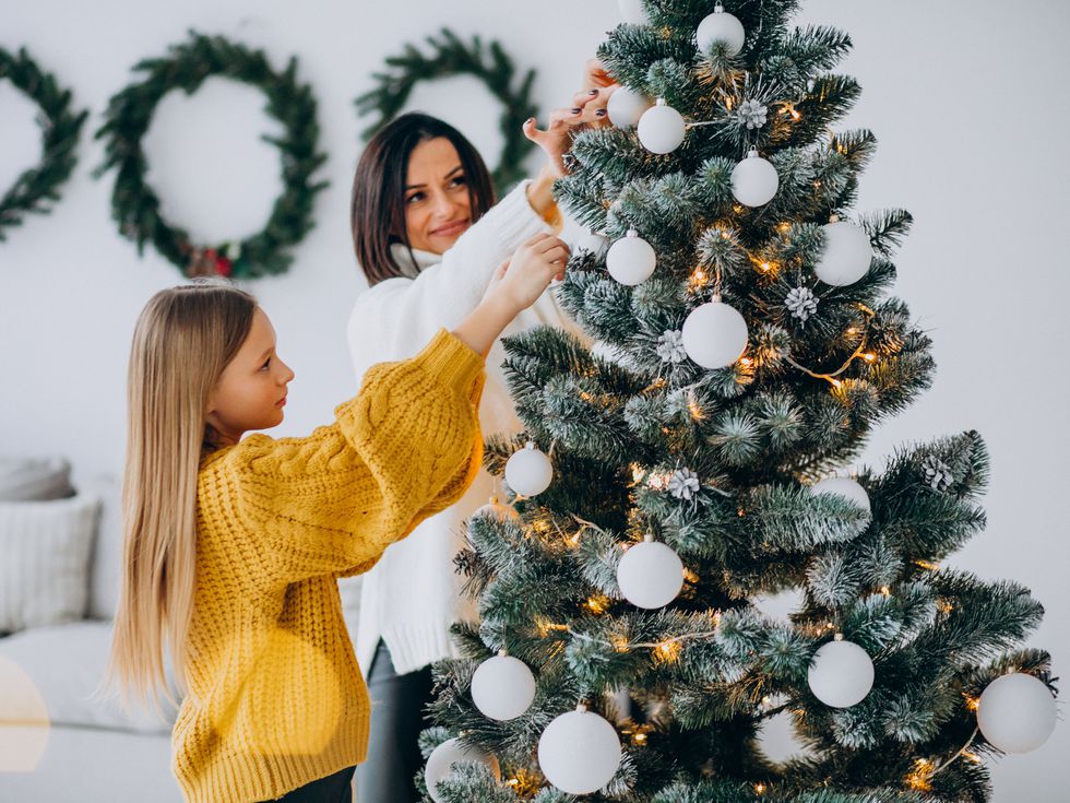 Кога не трябва да украсяваме елхата: 5 дати през декември 2025, които привличат само негативна енергия