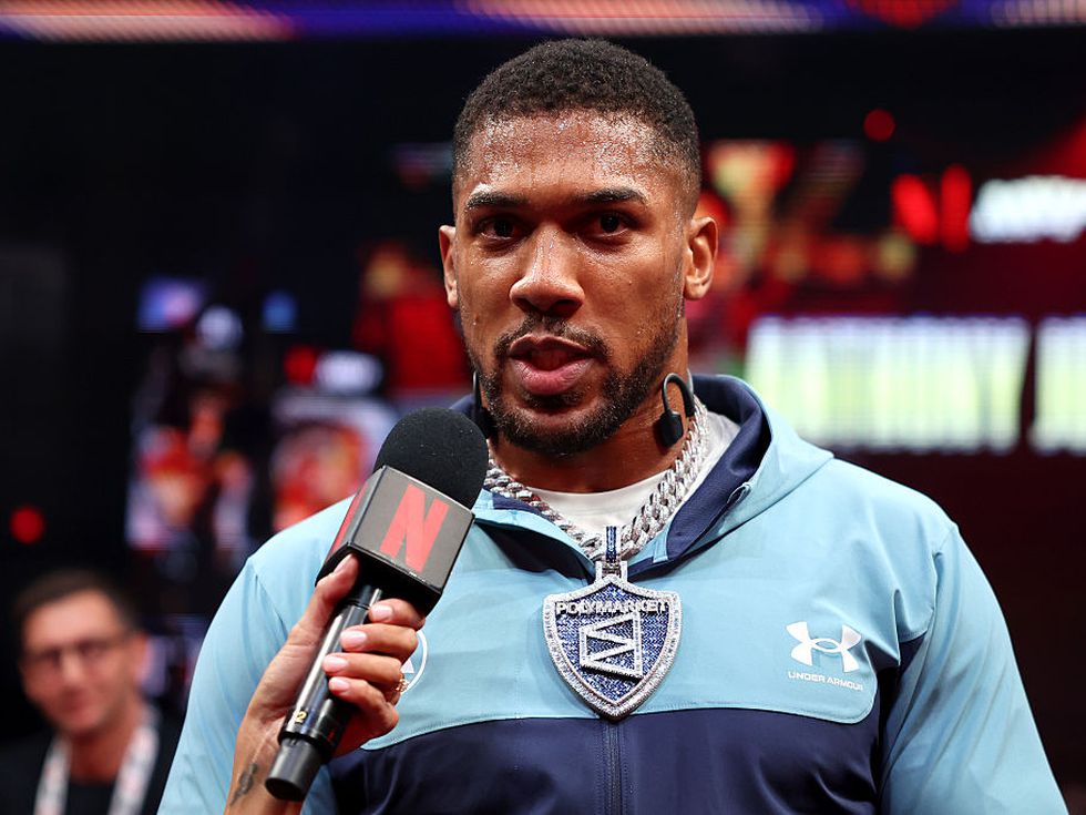 Антъни Джошуа се прибра във Великобритания след трагичната катастрофа, ето какво е направил след излизането от болницата