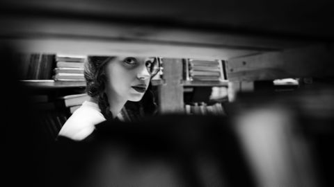 Продължава да се разпространява скандалът с поставените видеокамери в салон