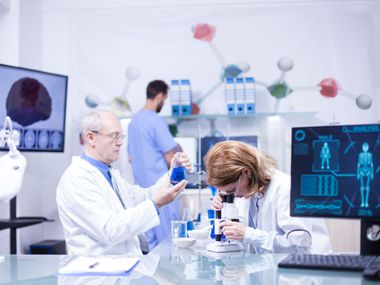 Исторически пробив в борбата с рака: Български учен разработи препарат, който спира растежа на злокачествените тумори и метастазите