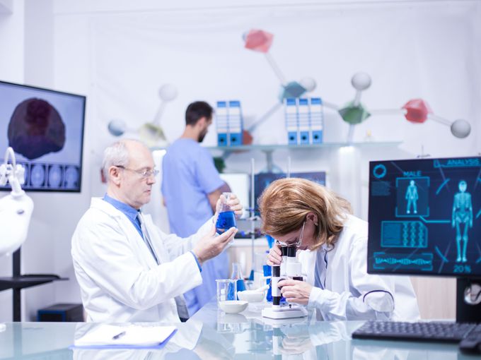 Исторически пробив в борбата с рака: Български учен разработи препарат, който спира растежа на злокачествените тумори и метастазите